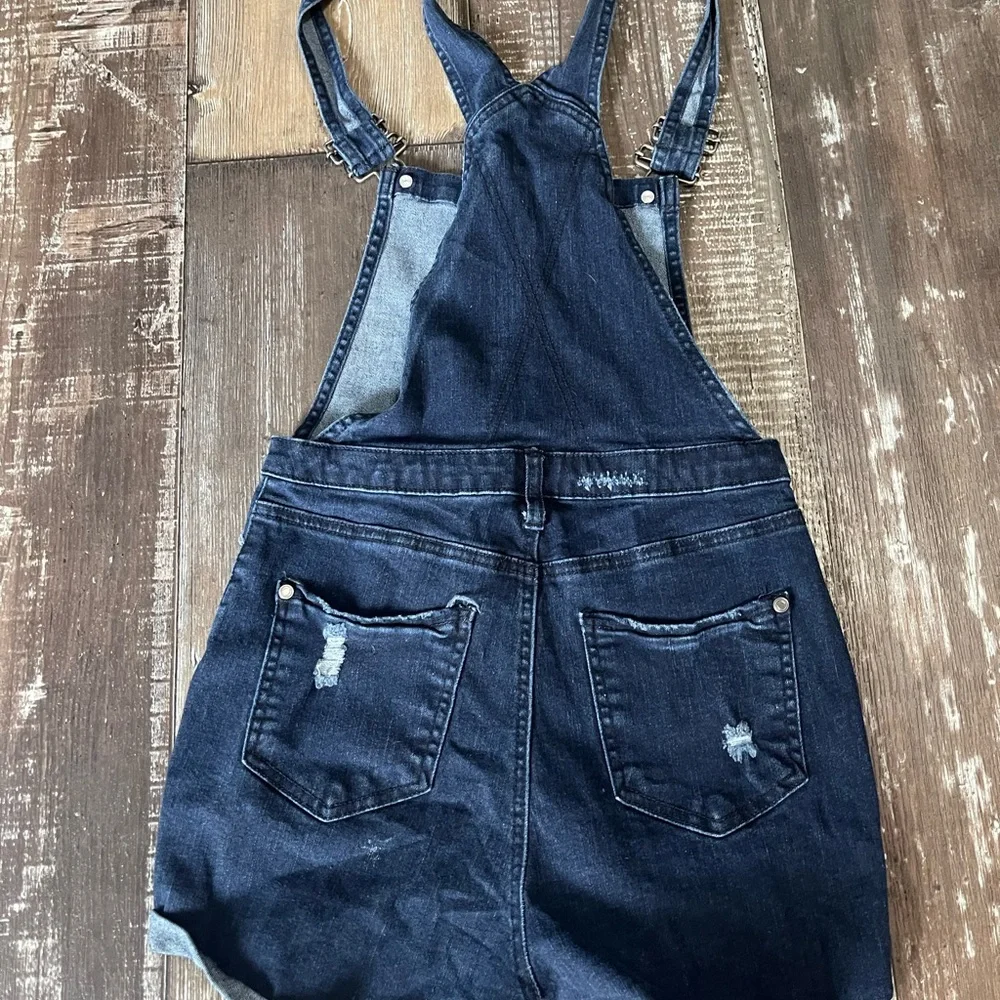 Junior girls Dark Denim Distressed Short Overalls - Picture 4 of 4